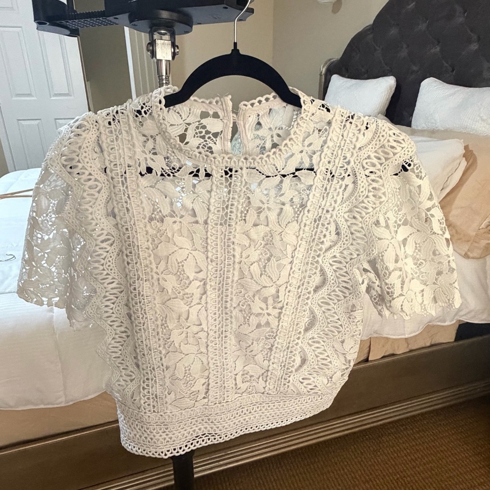 Women's White Lace Short-Sleeve Blouse